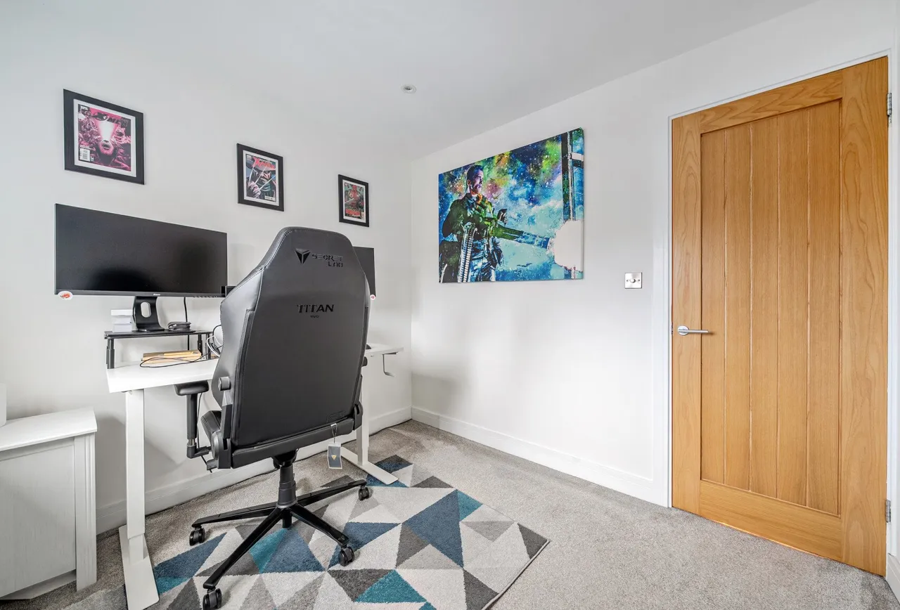 Carlton Tye, Horley, RH6 9XJ, photo 13