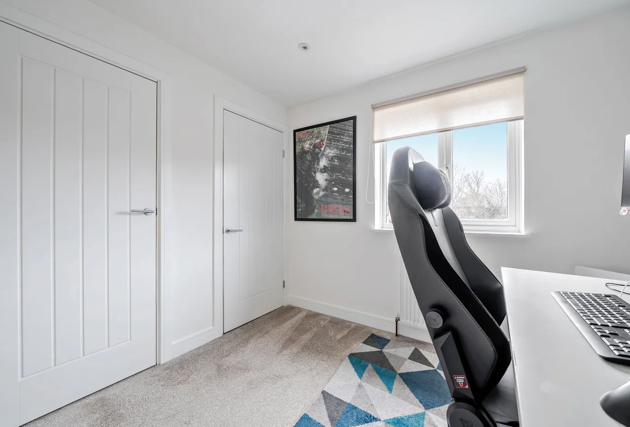 Carlton Tye, Horley, RH6 9XJ, photo 15