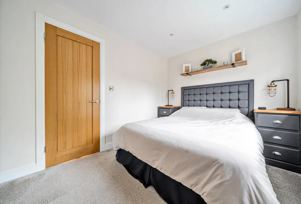 Carlton Tye, Horley, RH6 9XJ, photo 3