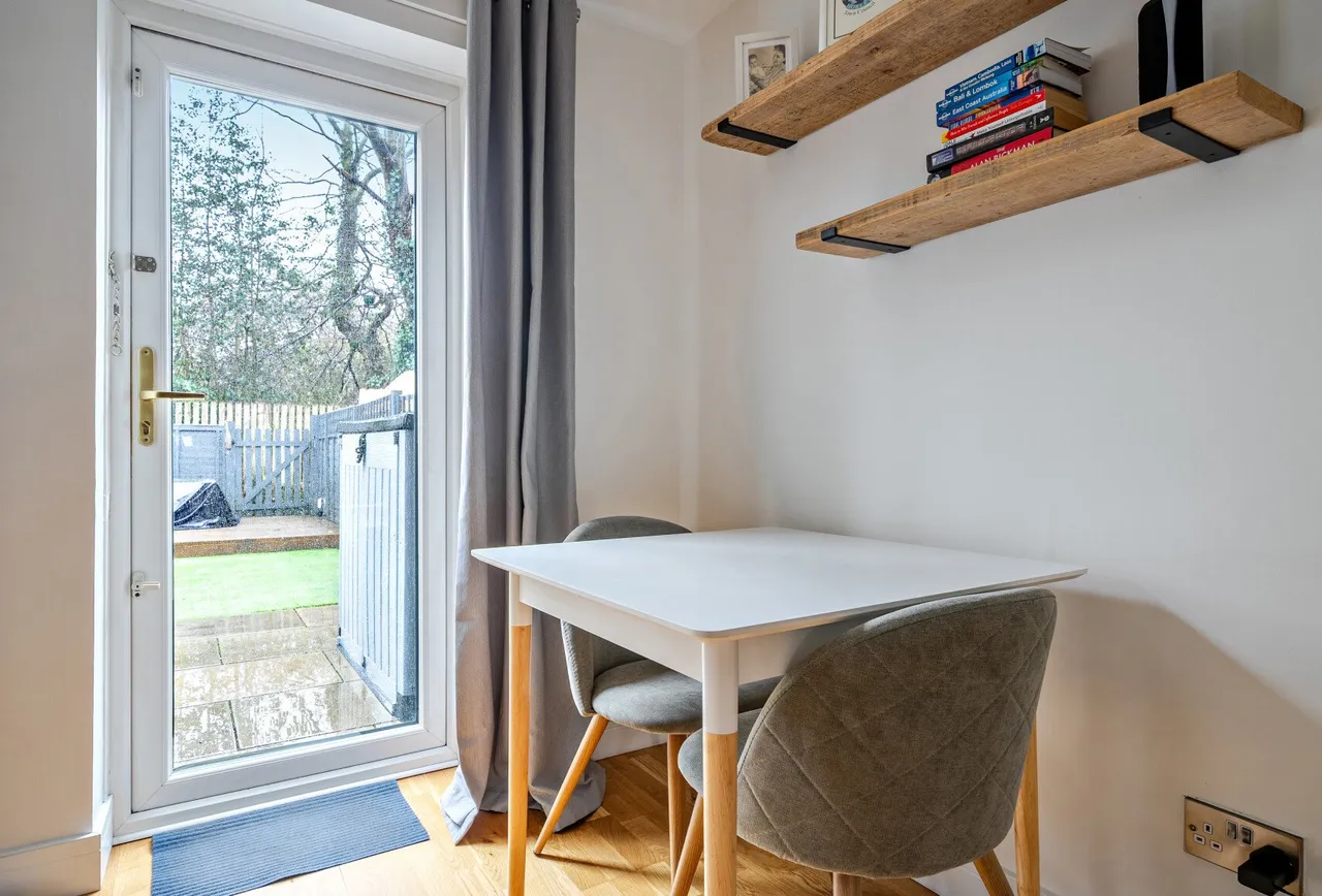 Carlton Tye, Horley, RH6 9XJ, photo 10