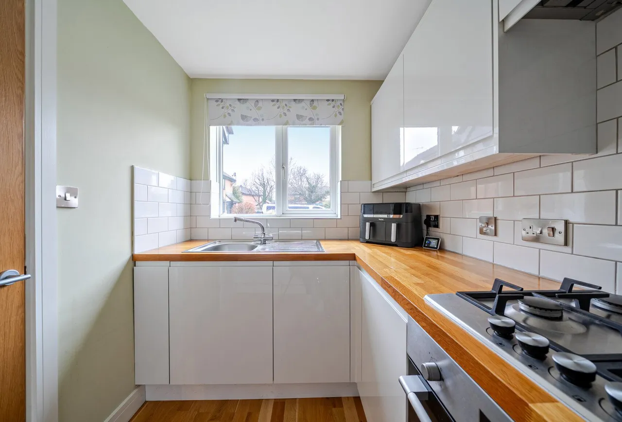 Carlton Tye, Horley, RH6 9XJ, photo 16