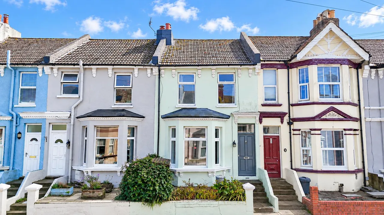 2 bed house for sale, St. Thomass Road, Hastings