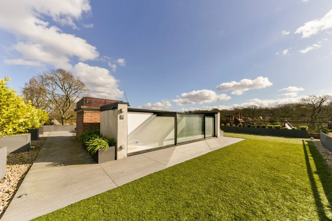 The Bishops Avenue, London, N2, photo 14