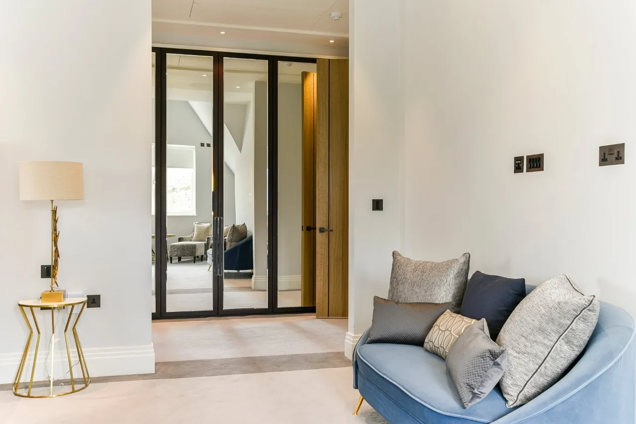 The Bishops Avenue, London, N2, photo 23