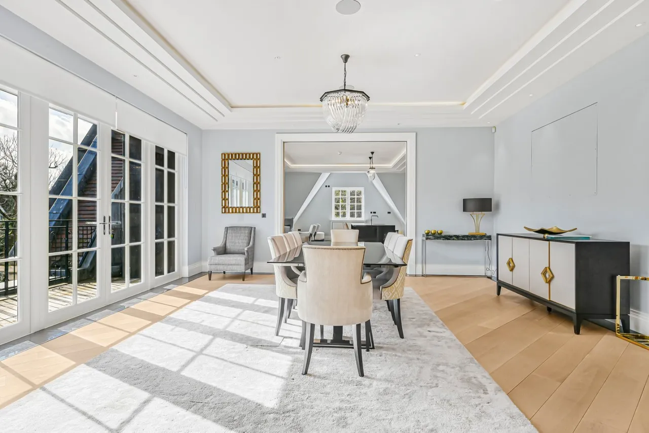 The Bishops Avenue, London, N2, photo 32