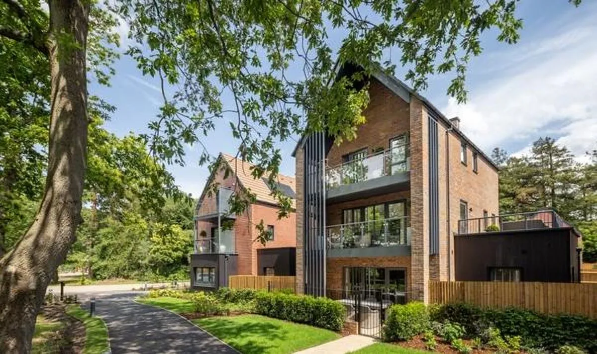 4 bed house for sale, Brooklands Grove, Weybridge, KT13