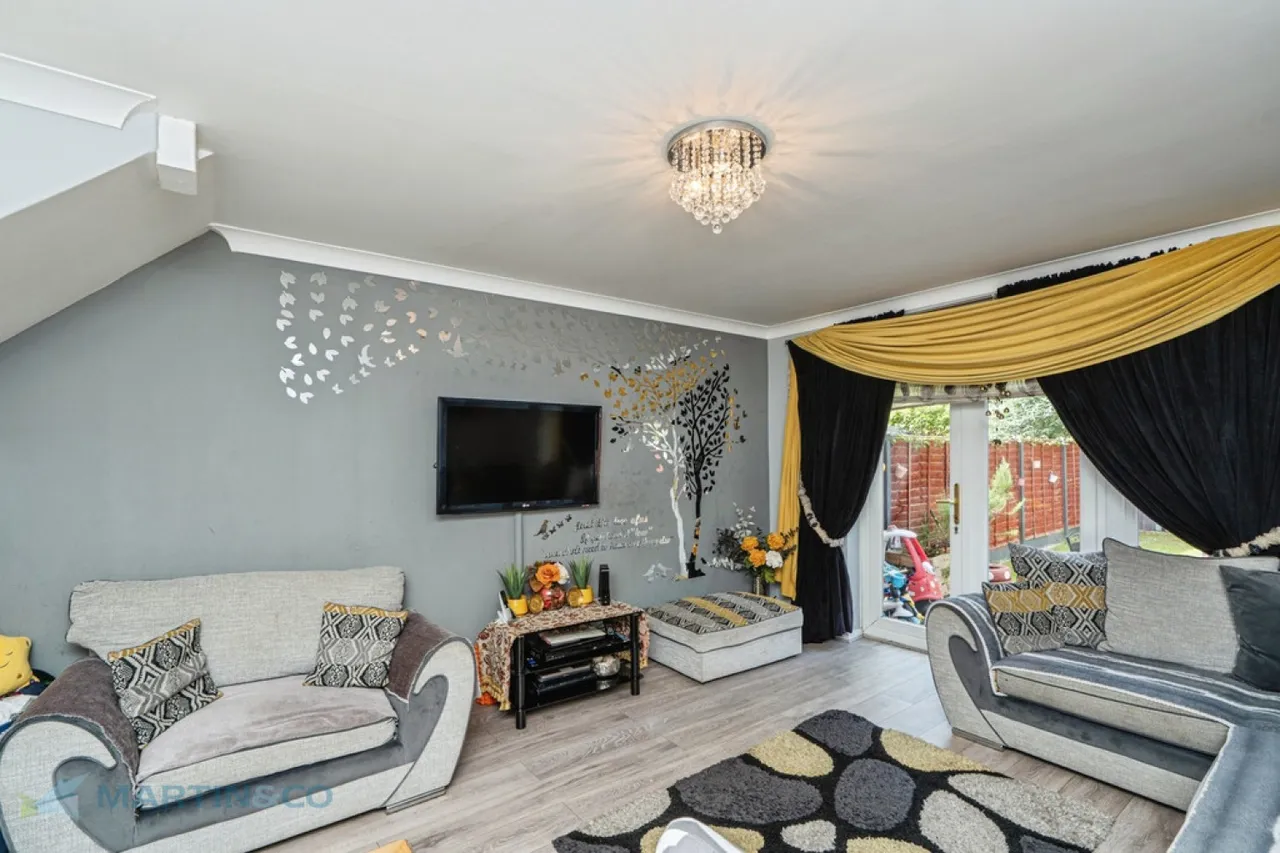 Oakfield, Woking, Surrey, photo 4