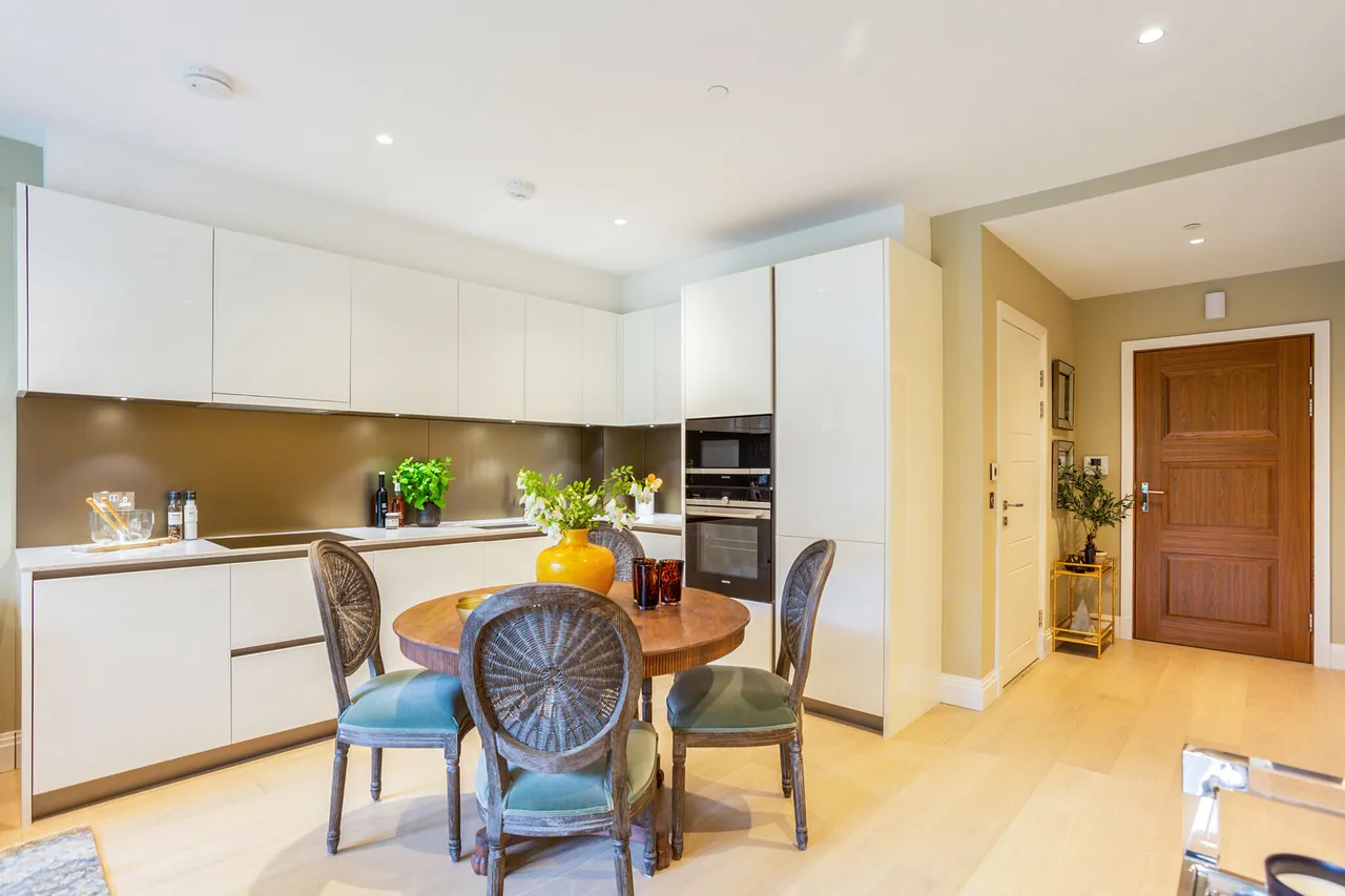 2 bed flat for sale — Broom Road, Teddington, TW11