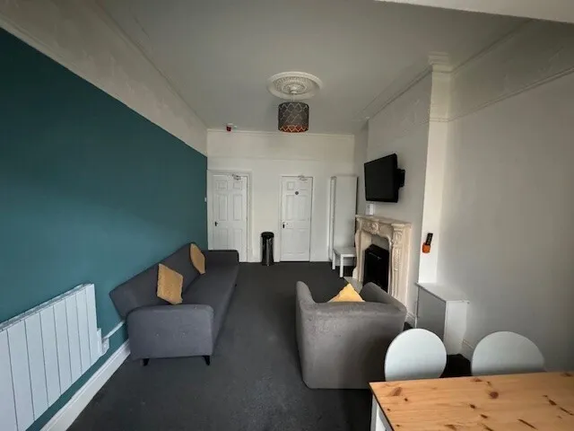 2 bed flat to rent, Withnell Road, Blackpool, FY4