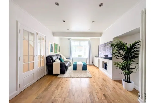 Evesham Road, Morden, photo 2