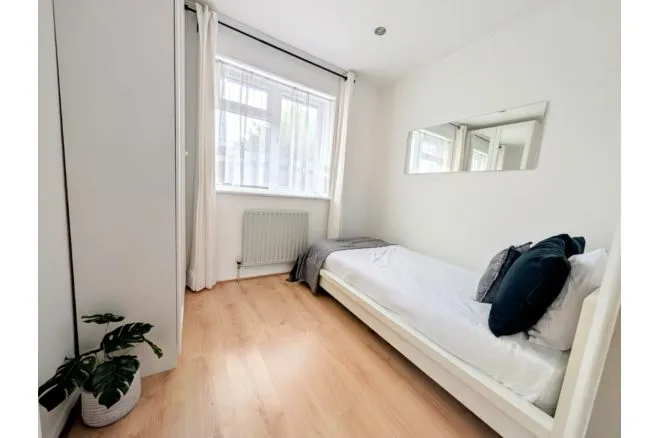 Evesham Road, Morden, photo 10