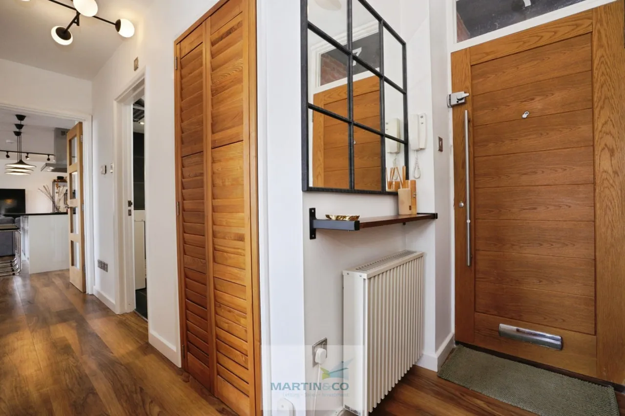 Longcroft House, Fretherne Road, WGC, photo 8