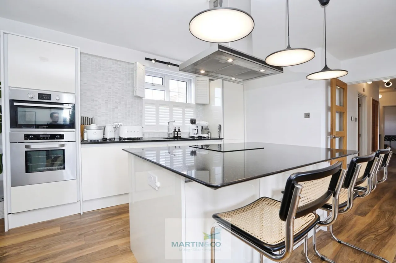 Longcroft House, Fretherne Road, WGC, photo 7