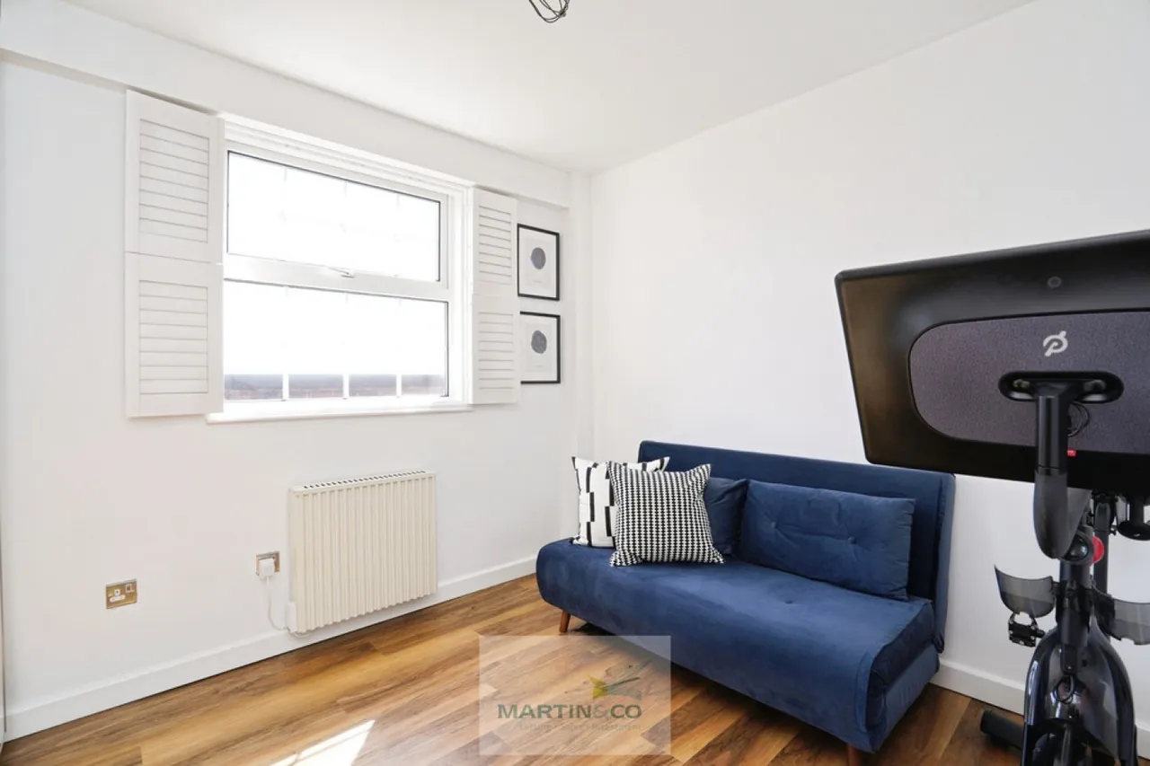 Longcroft House, Fretherne Road, WGC, photo 12