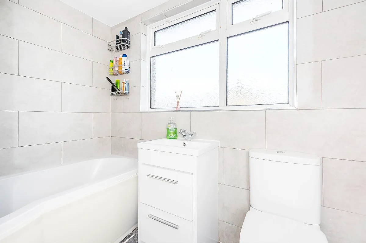 Wyfields, Ilford, Essex, IG5 0XJ, photo 17
