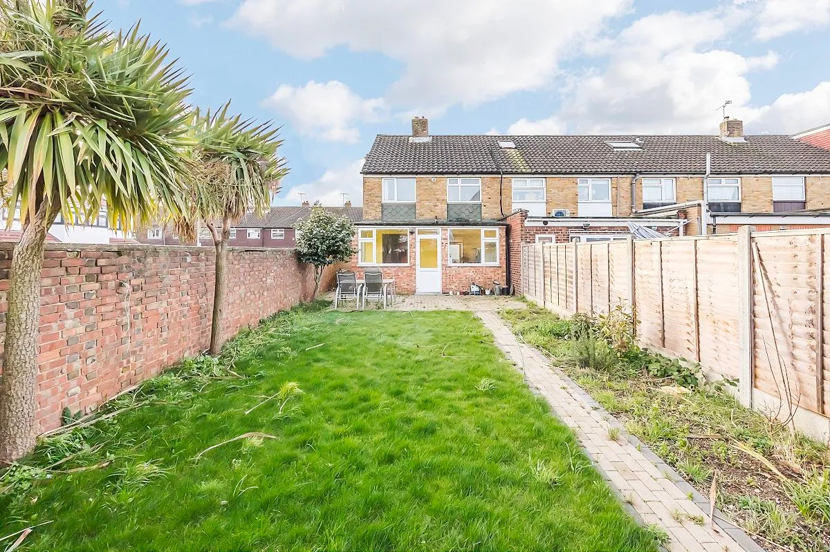 Wyfields, Ilford, Essex, IG5 0XJ, photo 19