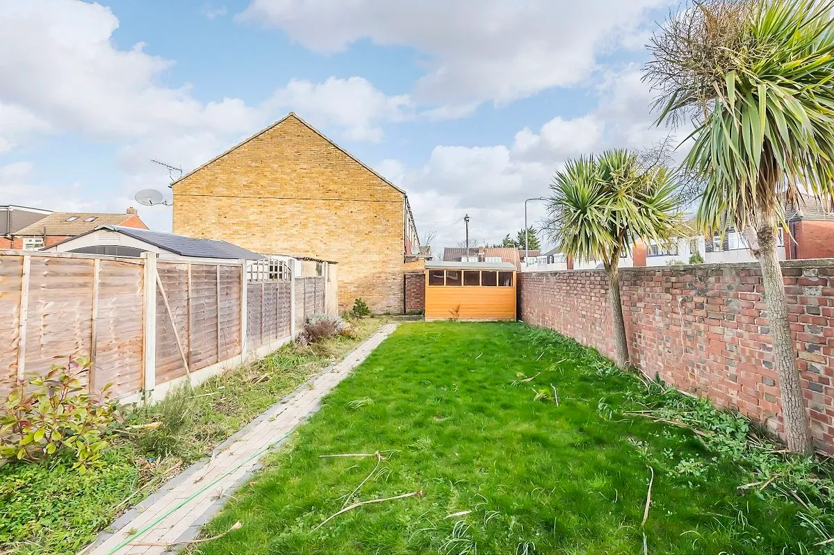Wyfields, Ilford, Essex, IG5 0XJ, photo 3