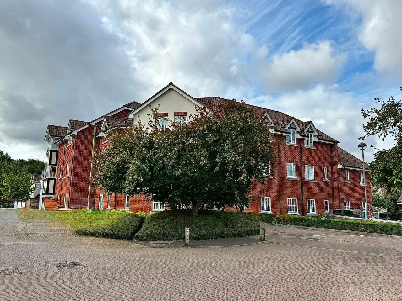 1 bed flat for sale — The Granary, Stanstead Abbotts, Ware, SG12 8XH