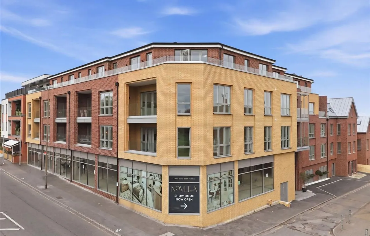 2 bed flat for sale, High Road, Chigwell, IG7