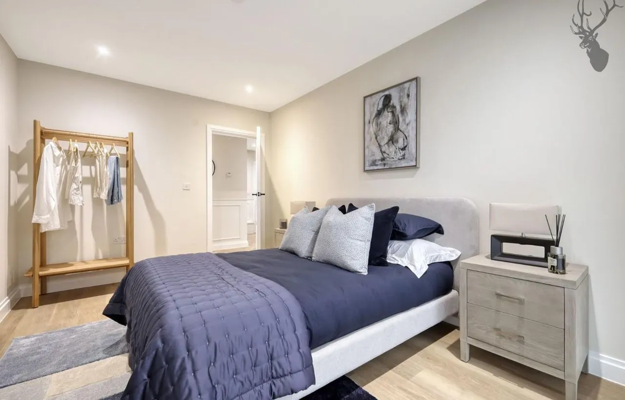 High Road, Chigwell, IG7, photo 14