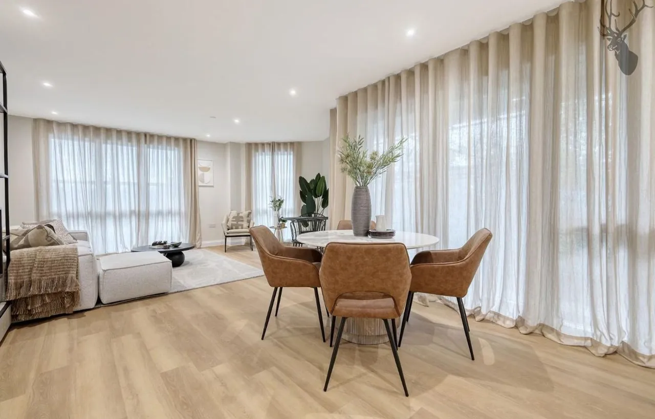 High Road, Chigwell, IG7, photo 10
