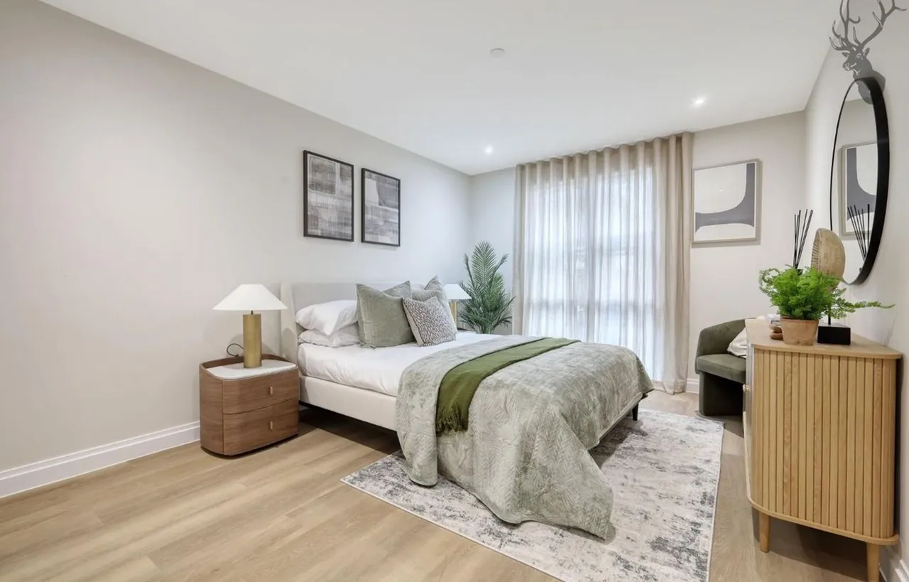 High Road, Chigwell, IG7, photo 19