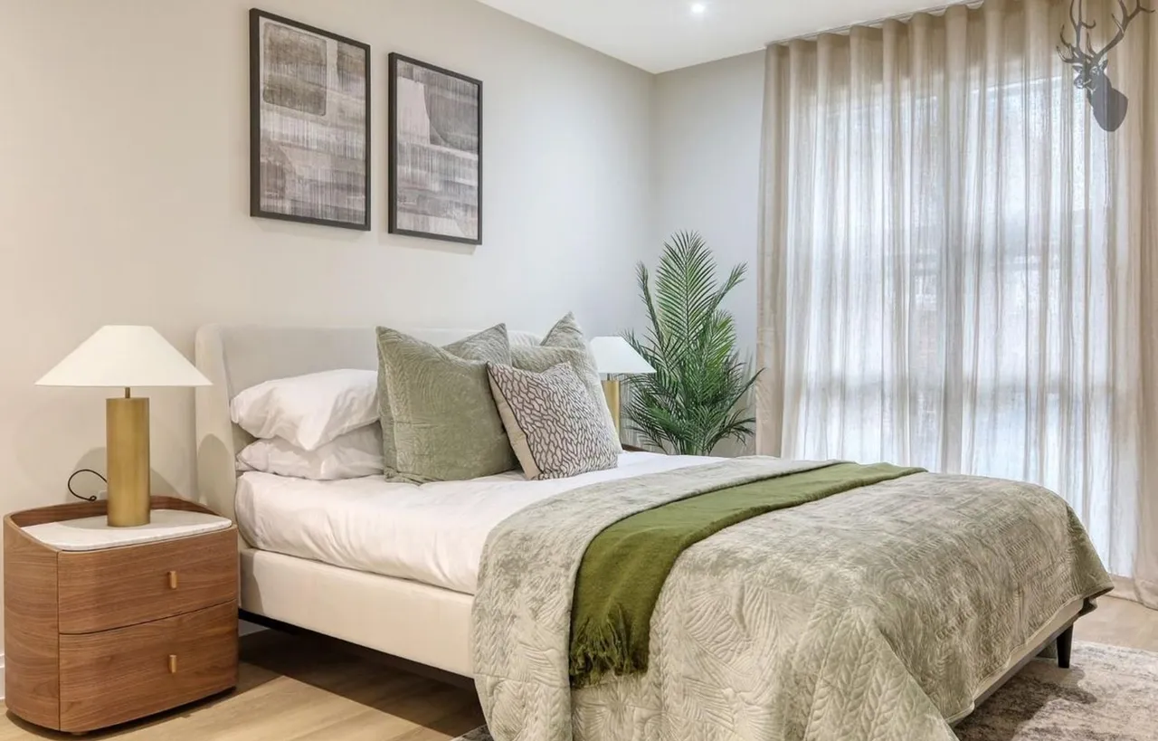 High Road, Chigwell, IG7, photo 18