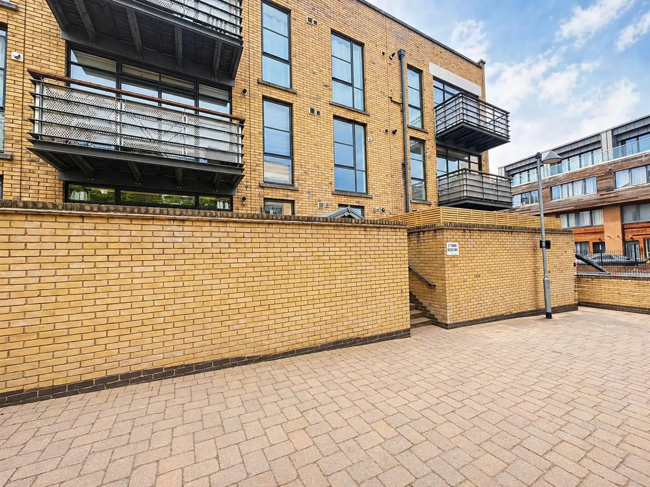 Town Meadow, Brentford, TW8, photo 15