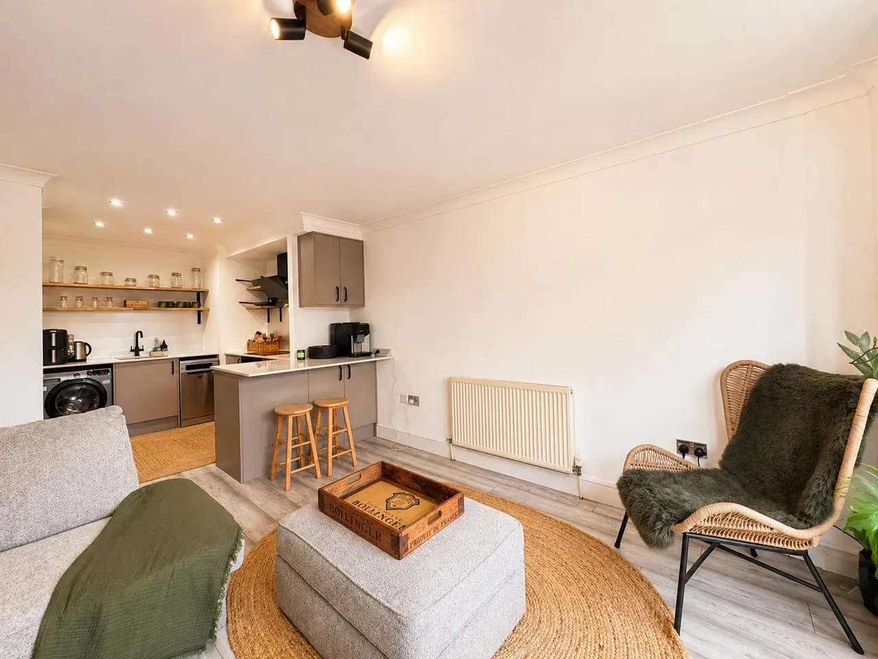 Town Meadow, Brentford, TW8, photo 3
