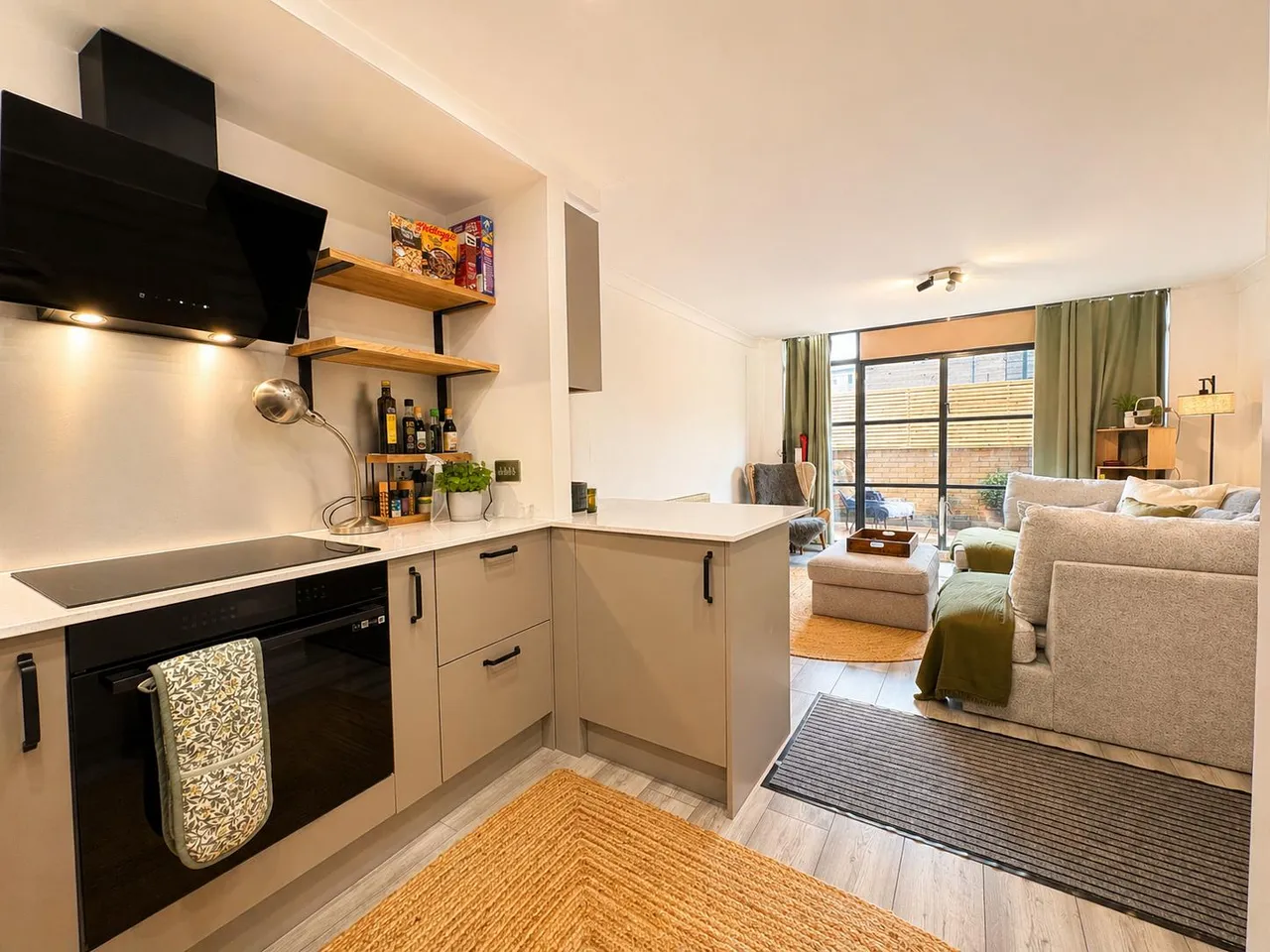 Town Meadow, Brentford, TW8, photo 6