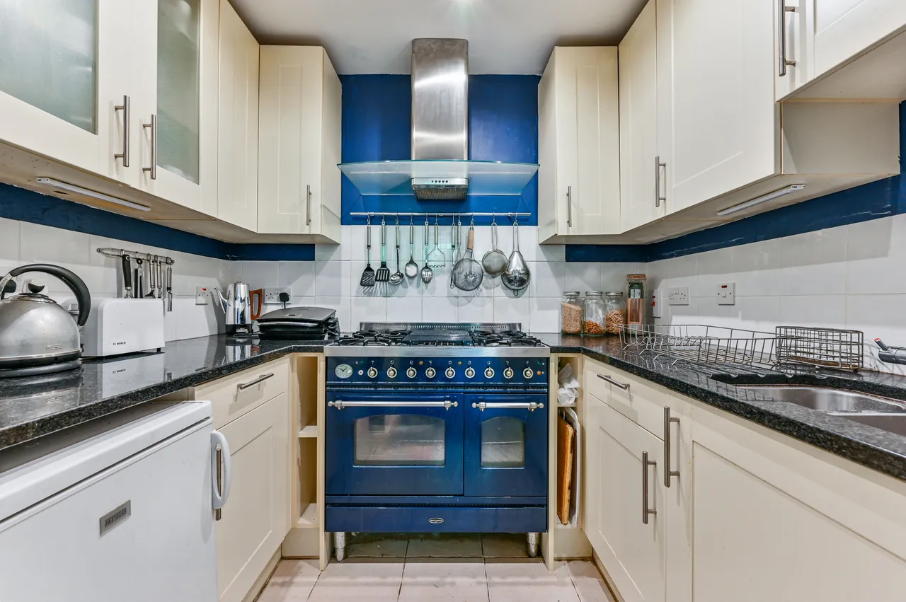 Garden Flat, 4 Camden Terrace, London, photo 12