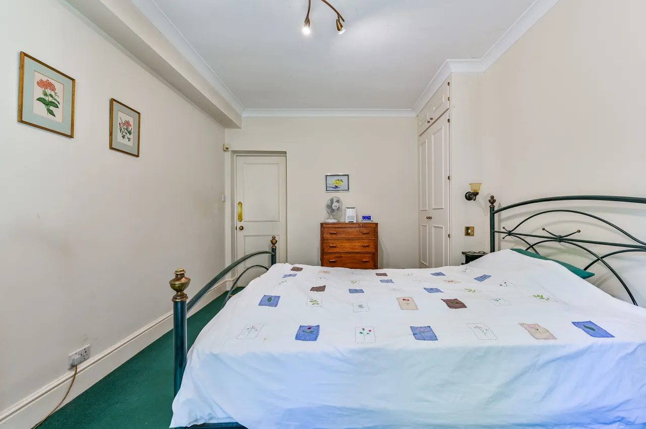 2 bed flat for sale — Garden Flat, 4 Camden Terrace, London