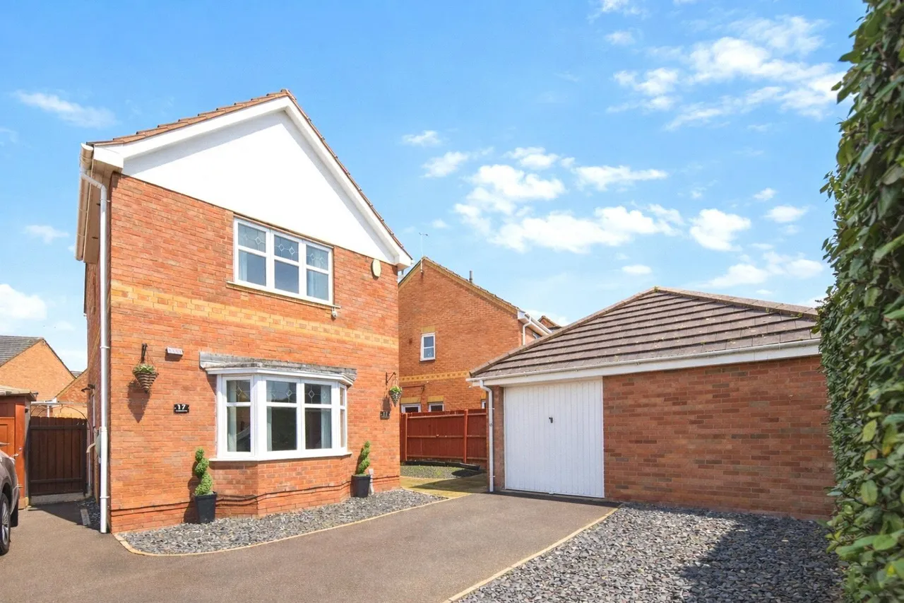 3 bed house for sale — Northbourne Drive, Nuneaton, Warwickshire, CV11