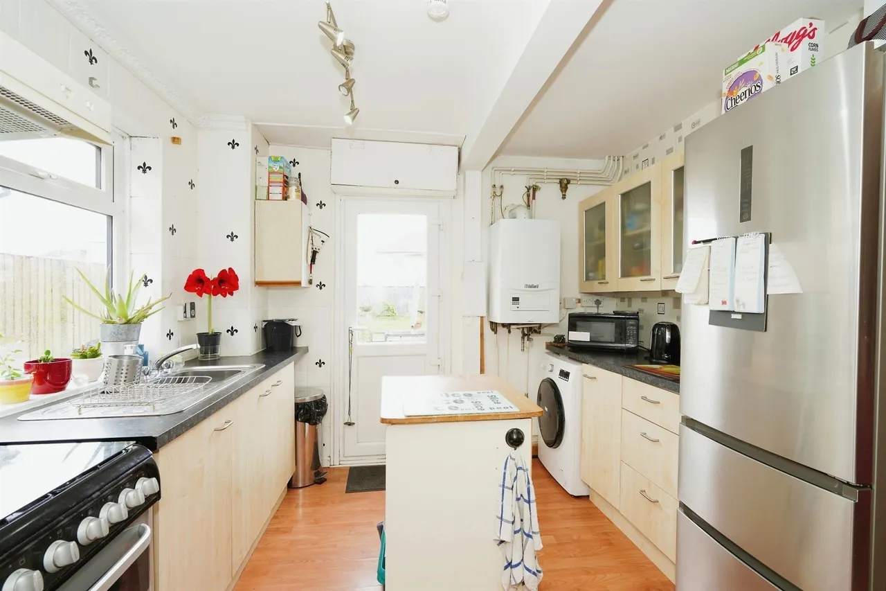 Queens Avenue, Highworth, Swindon, photo 5