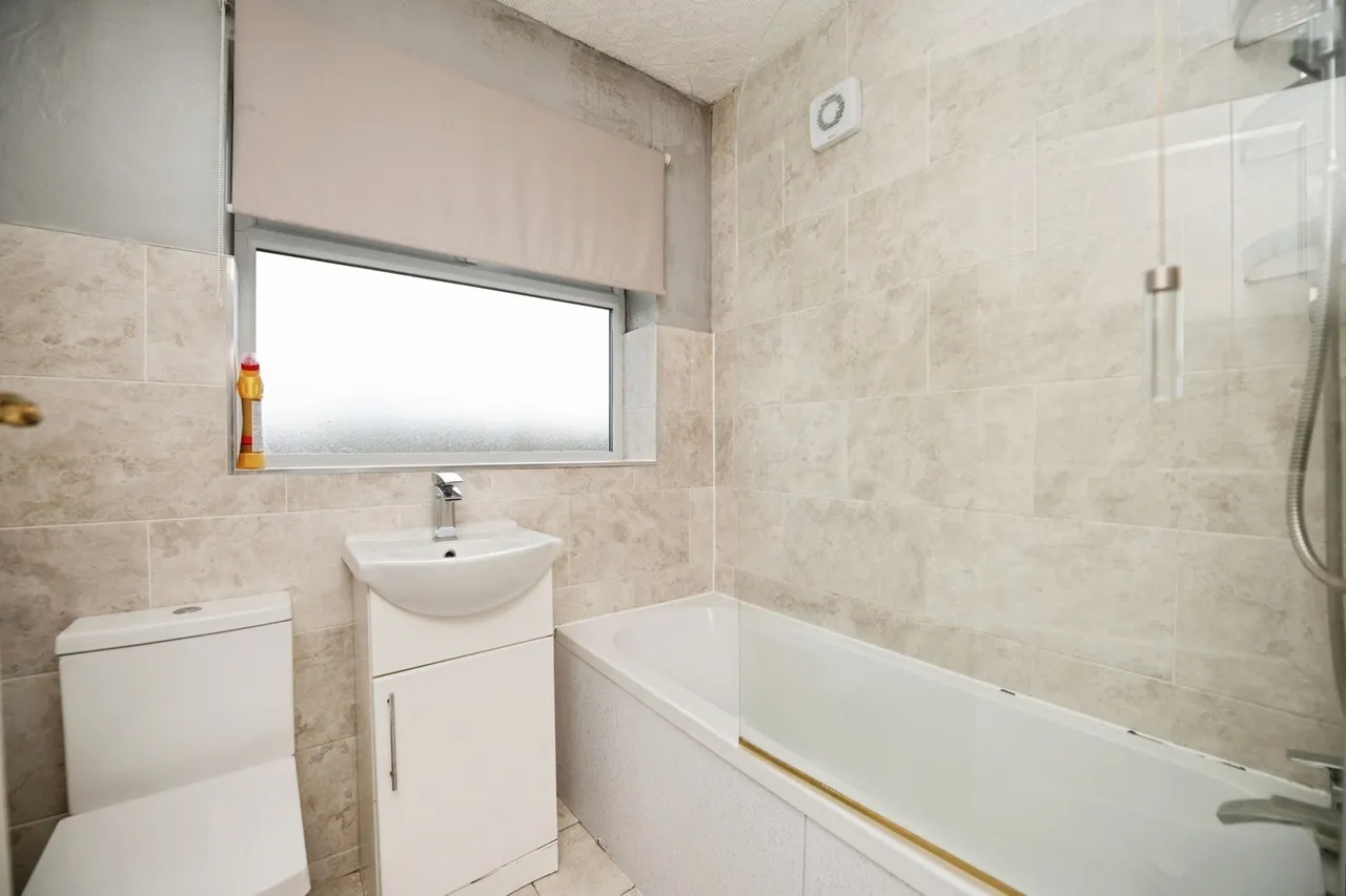Warden Avenue, Romford, RM5, photo 13