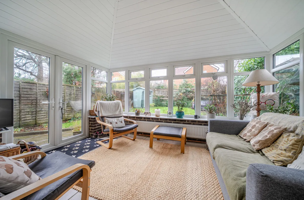 Storrington, RH20 3NZ, photo 2