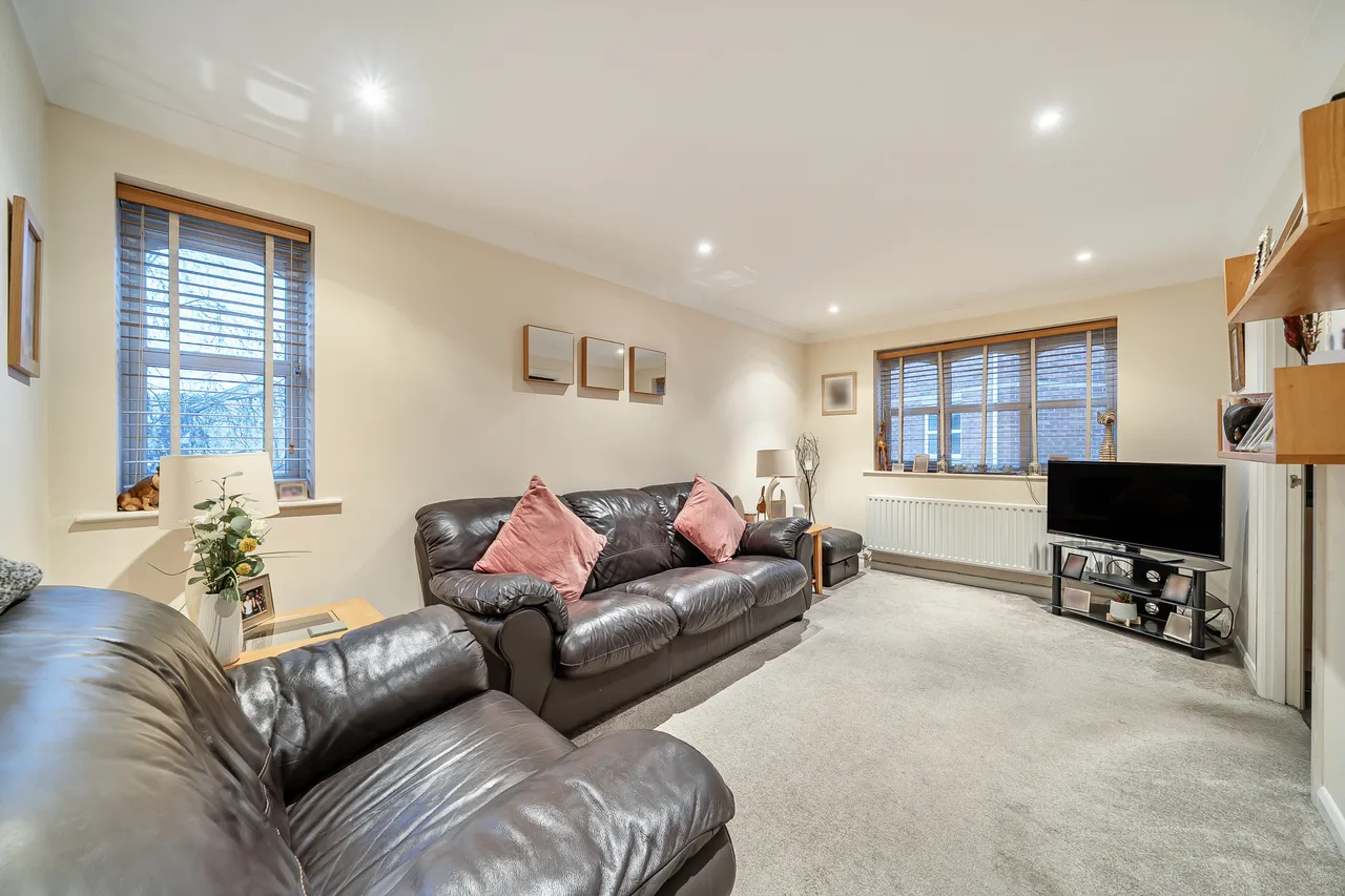 Woodfield Road, Thames Ditton, KT7, photo 2