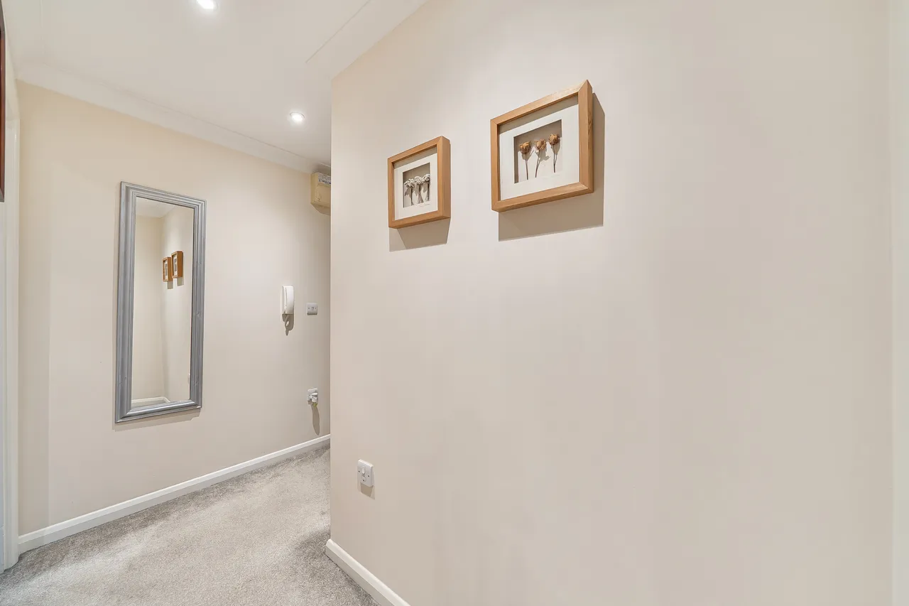 Woodfield Road, Thames Ditton, KT7, photo 9