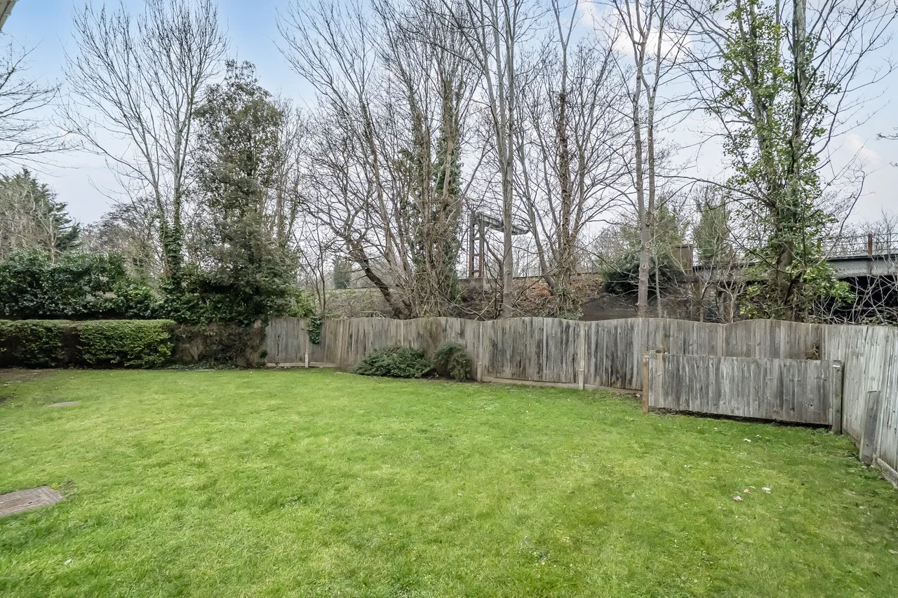 Woodfield Road, Thames Ditton, KT7, photo 10