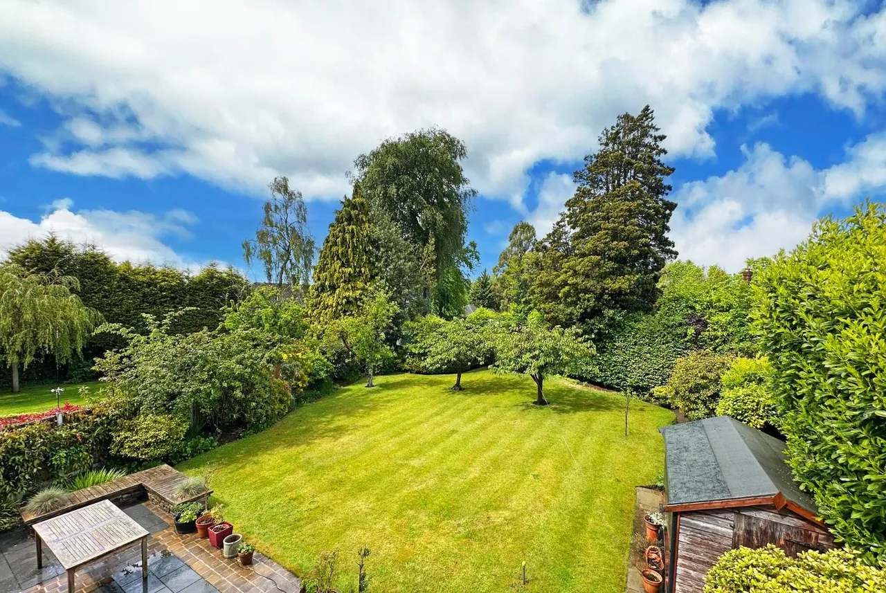 Winmarith Drive, Hale Barns, Cheshire WA15 8TJ, photo 29