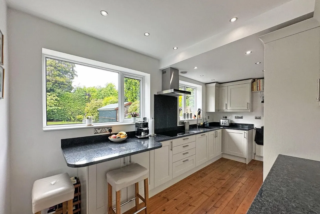 Winmarith Drive, Hale Barns, Cheshire WA15 8TJ, photo 5