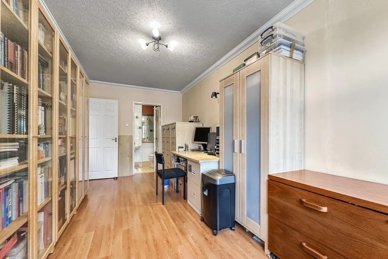 Winmarith Drive, Hale Barns, Cheshire WA15 8TJ, photo 10