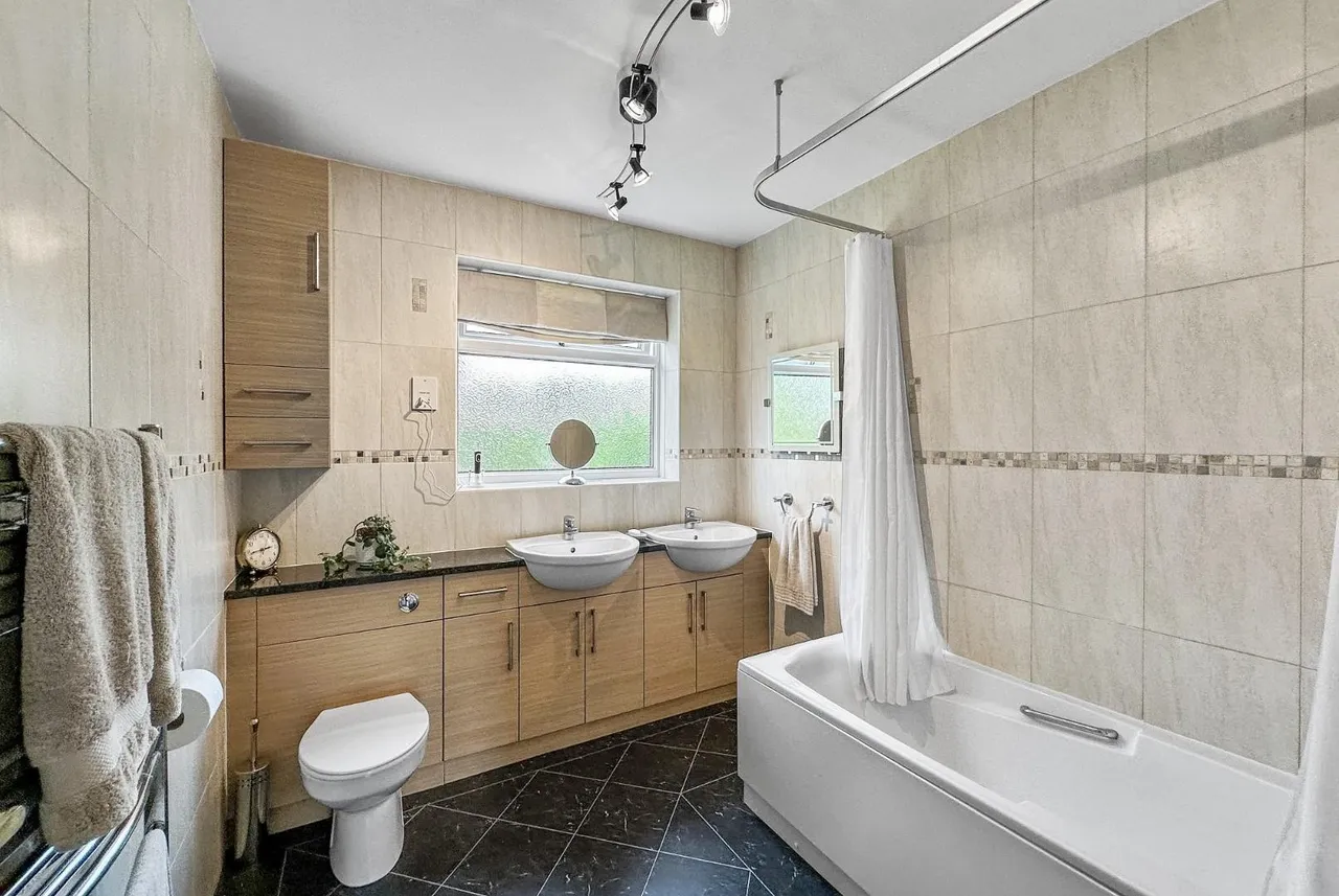 Winmarith Drive, Hale Barns, Cheshire WA15 8TJ, photo 23