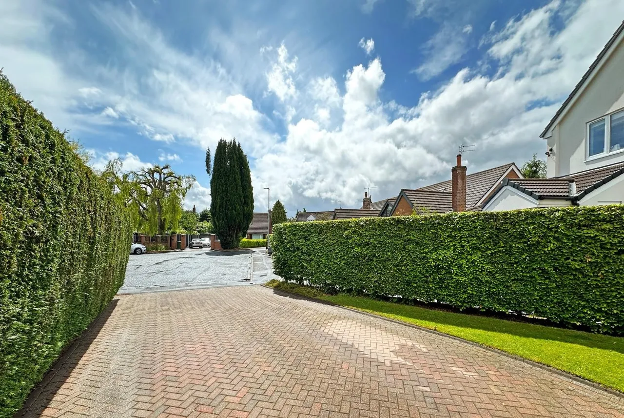 Winmarith Drive, Hale Barns, Cheshire WA15 8TJ, photo 35