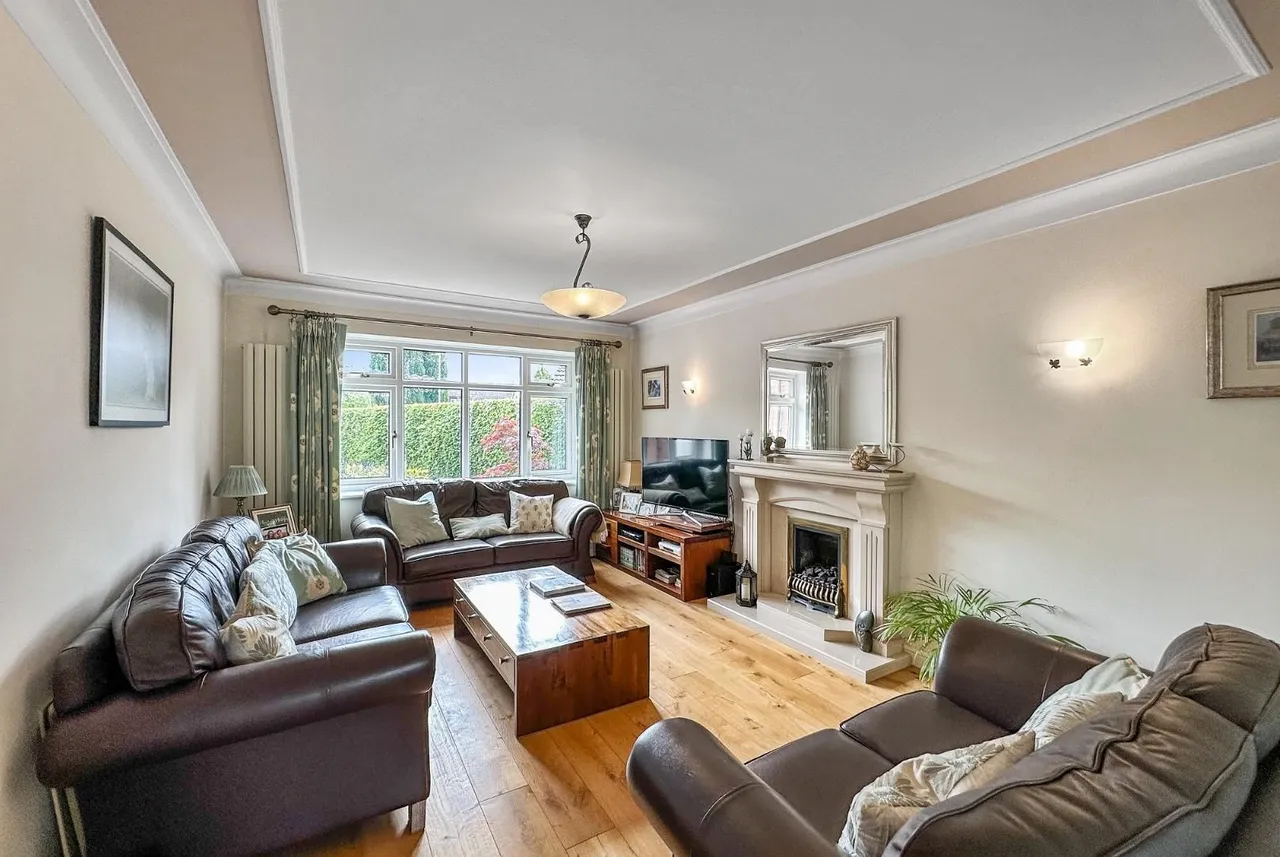 Winmarith Drive, Hale Barns, Cheshire WA15 8TJ, photo 4