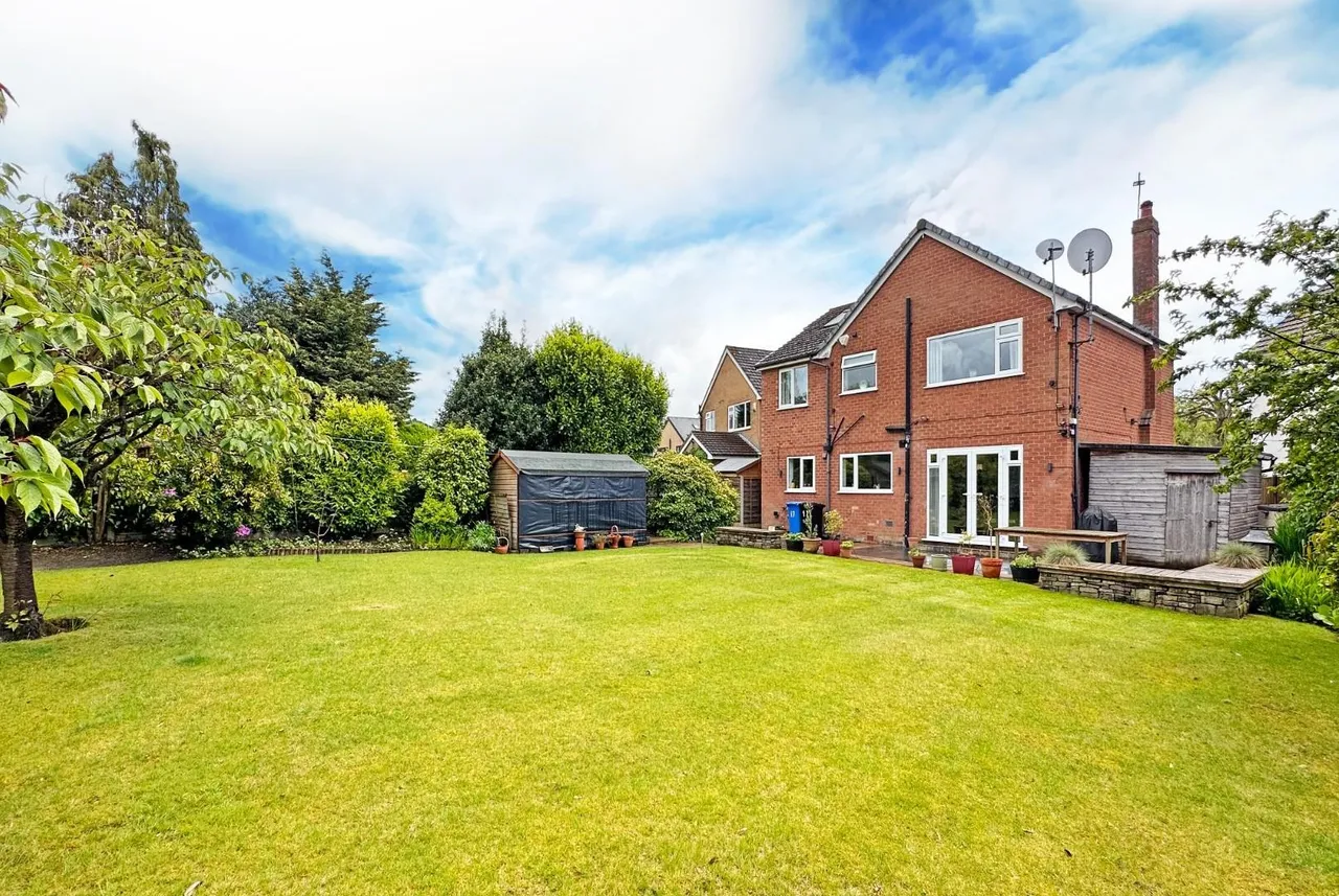 Winmarith Drive, Hale Barns, Cheshire WA15 8TJ, photo 30
