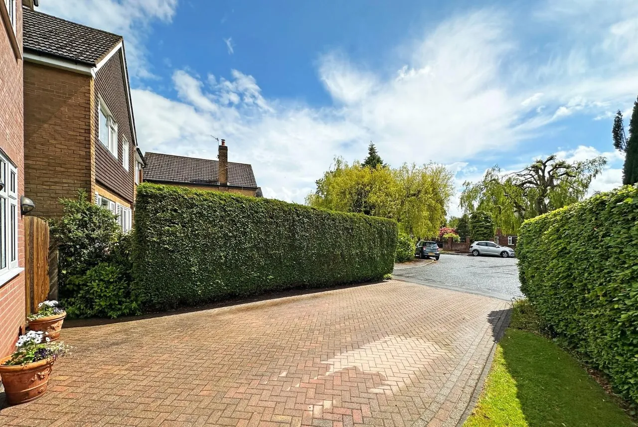 Winmarith Drive, Hale Barns, Cheshire WA15 8TJ, photo 34