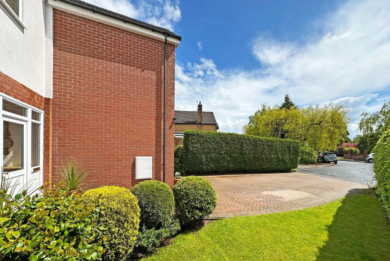 Winmarith Drive, Hale Barns, Cheshire WA15 8TJ, photo 33