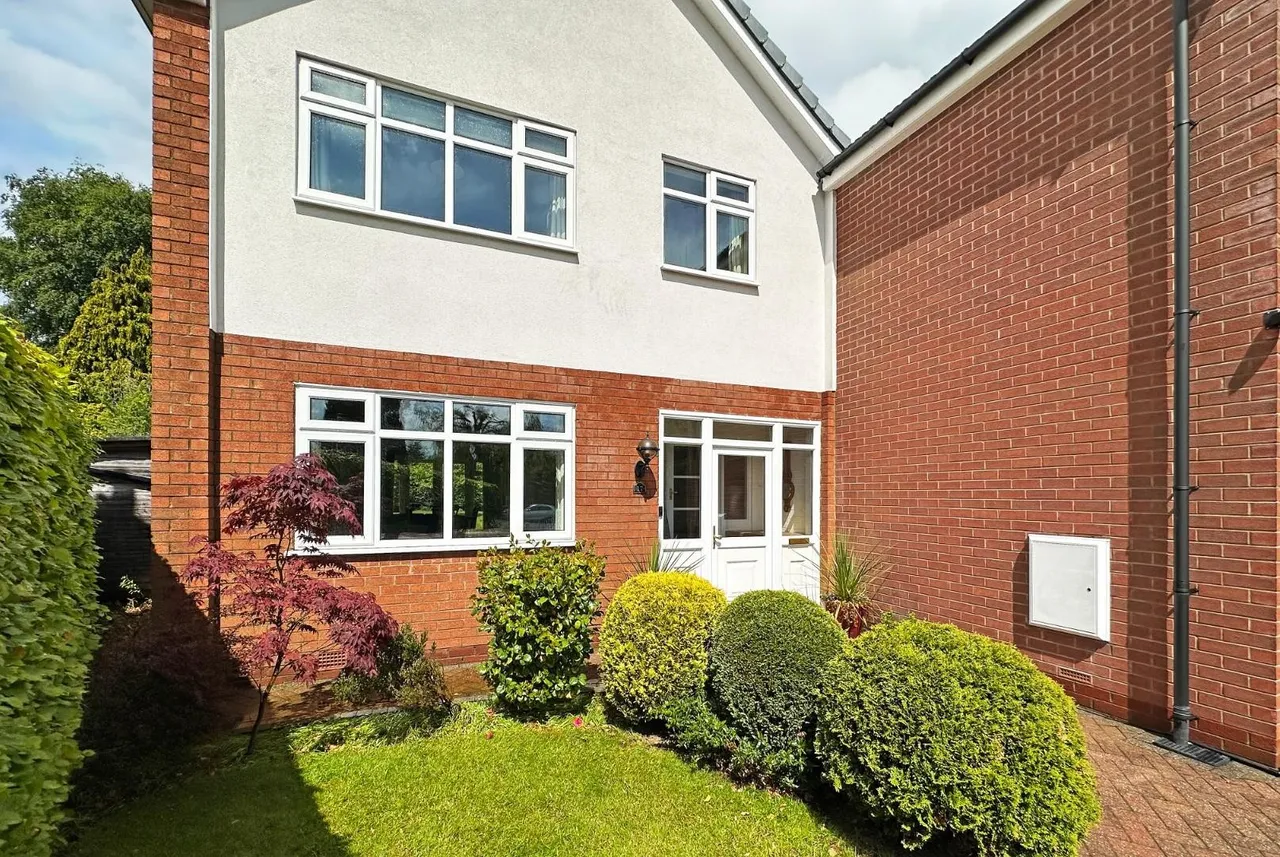Winmarith Drive, Hale Barns, Cheshire WA15 8TJ, photo 32