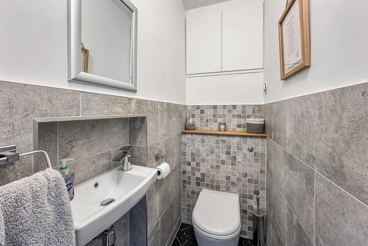 Winmarith Drive, Hale Barns, Cheshire WA15 8TJ, photo 12